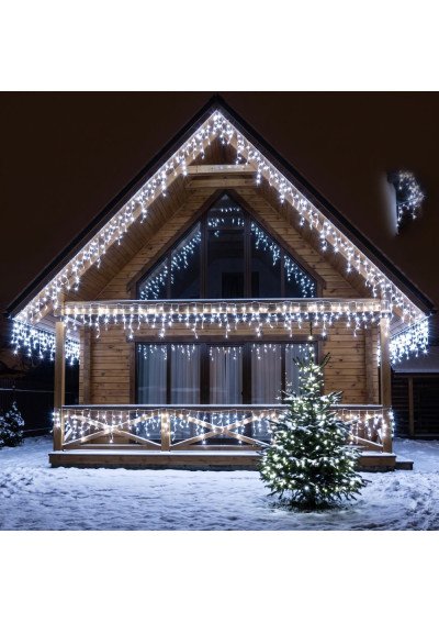 Šaltai baltos lauko girliandos Varvekliai 500 LED krentančios gijos ant namo stogo krašto